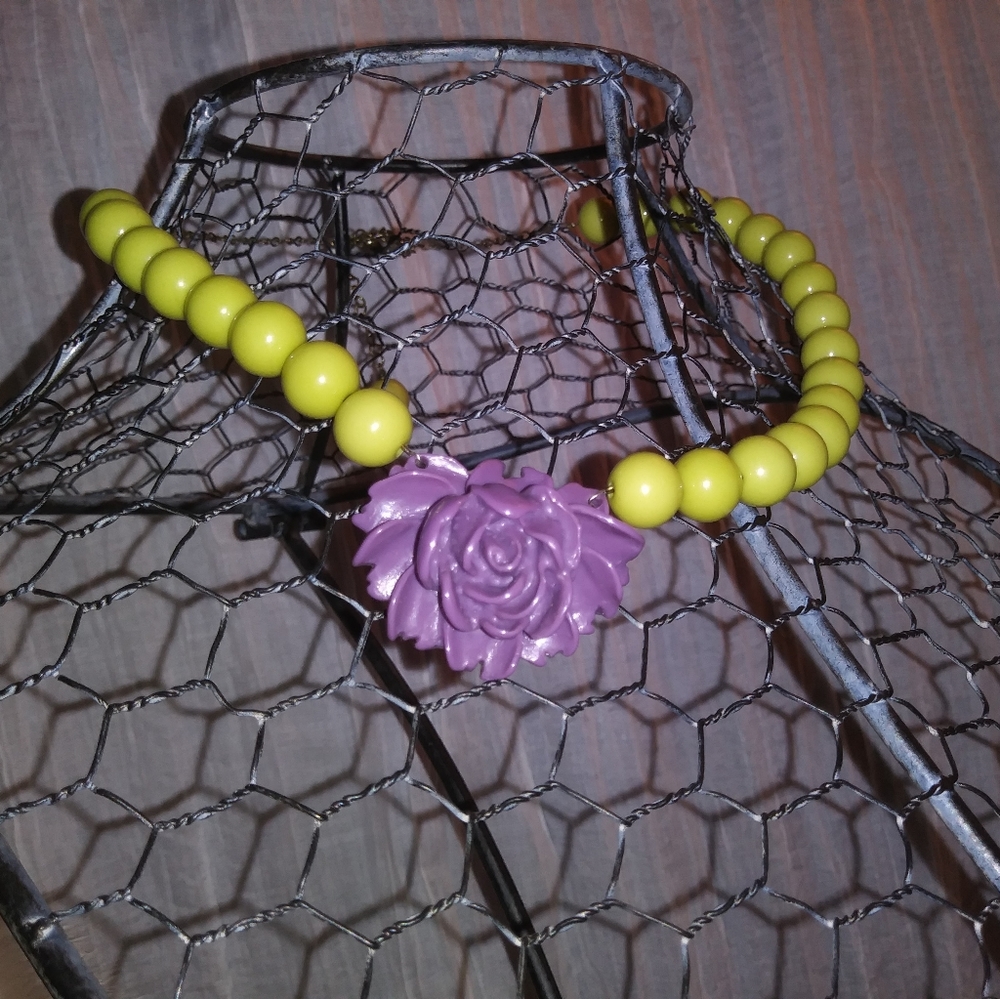 Vintage unique acrylic bead+lotus flower necklace